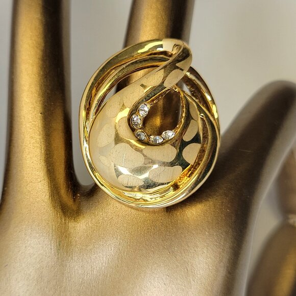 Gold and White Swirl Crystal Ring Size 8.5 - 8.75 Fashion Cocktail Ring - Picture 1 of 12